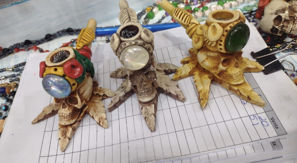 PIPAS CALAVERAS HOJAS
